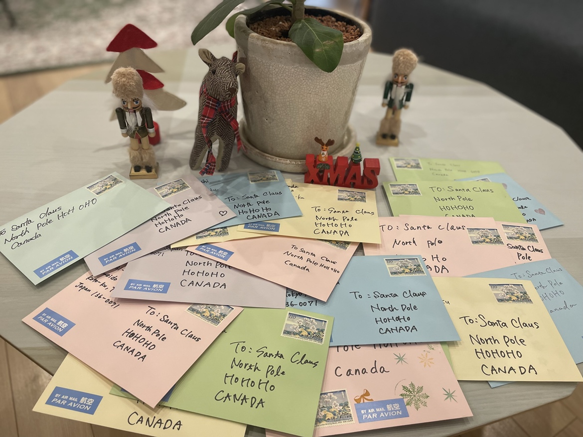 あわてんぼうのサンタクロース?! 郵便局前にポストサンタ現る大阪府池田市の子育てを応援する kodomotoいけだ子供と池田 コドモト