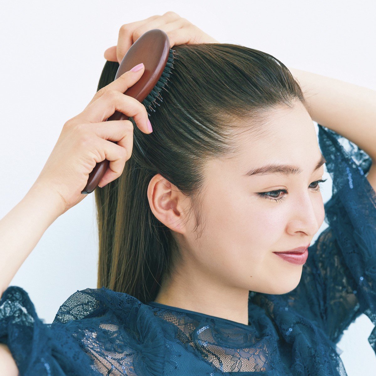 結婚式で人気の髪型「ハーフアップ」アレンジカタログ！長さ別オススメとセルフアレンジのコツを紹介みんなのウェディングニュース