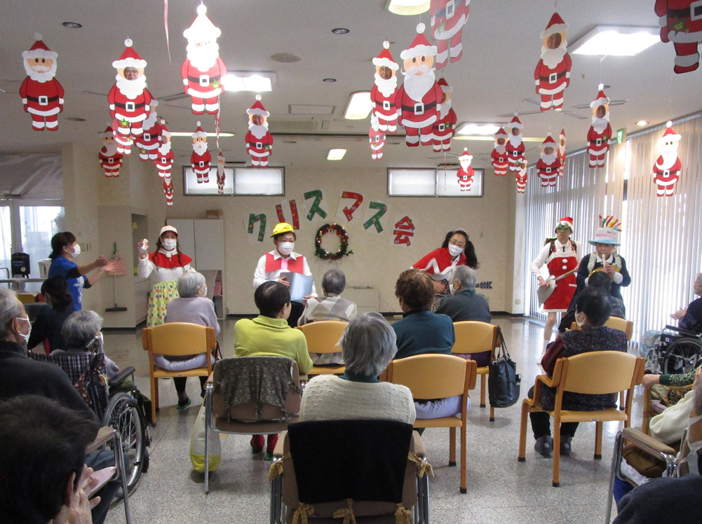練馬KG デイサービスセンターでクリスマス会を催しました♪ – 社会福祉法人キングス・ガーデン東京公式ホームページ