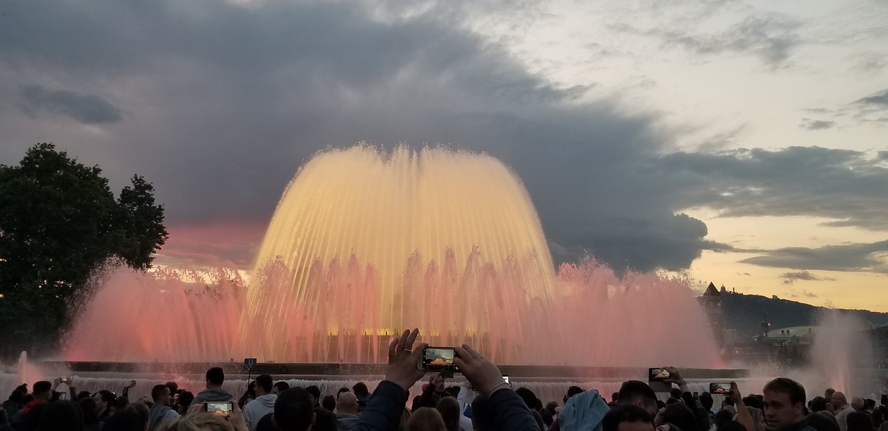 バルセロナのマジカ噴水・魔法の噴水ショ