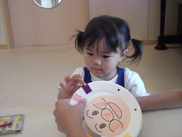 紙皿タンバリンを作りました♪ふれあいブログ