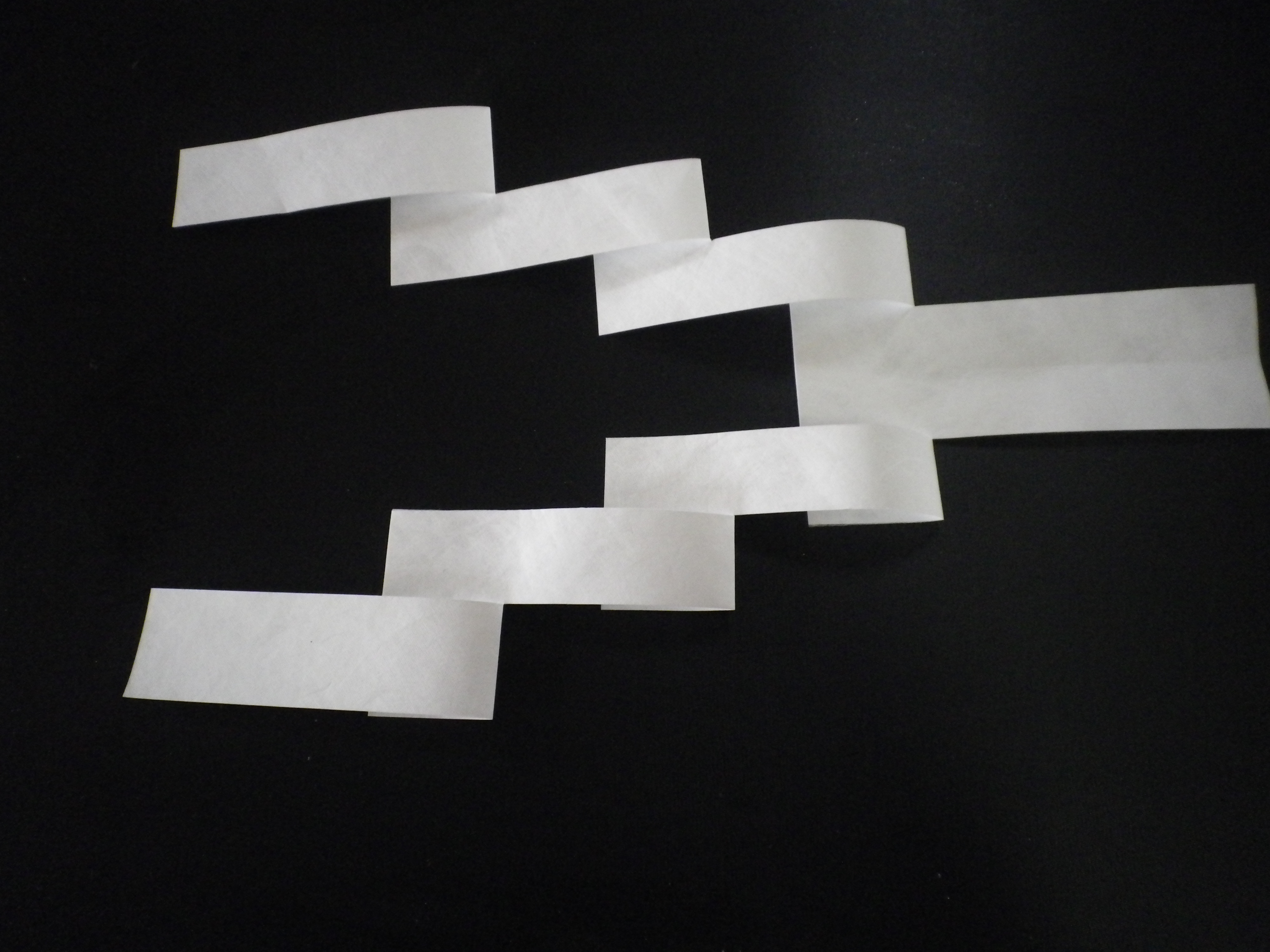 玉串の作り方 榊に紙垂を付けます 、神社のお祭り、祭礼など玉串奉奠は式に必ず入ってきます。よって玉串 も必ず用意することになります。そのときの付け方になります