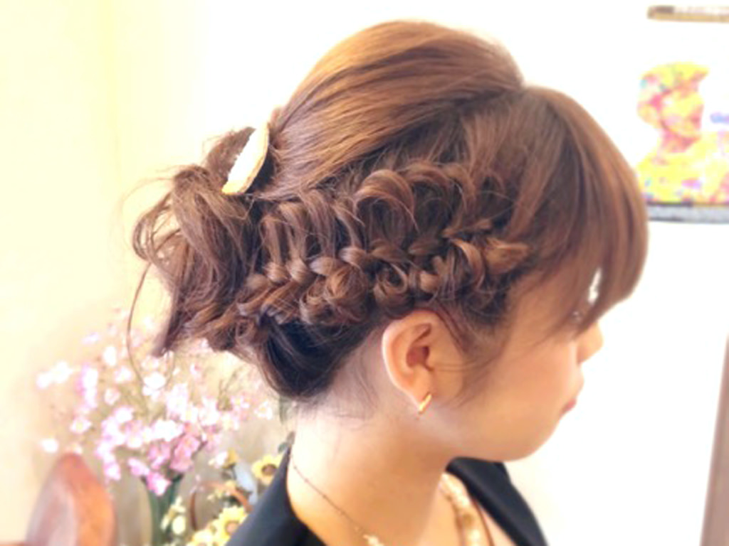 100 件の「編み込みアップ」のアイデアを今すぐ保存ウェディング ヘアスタイル、髪型、ヘアスタイル など