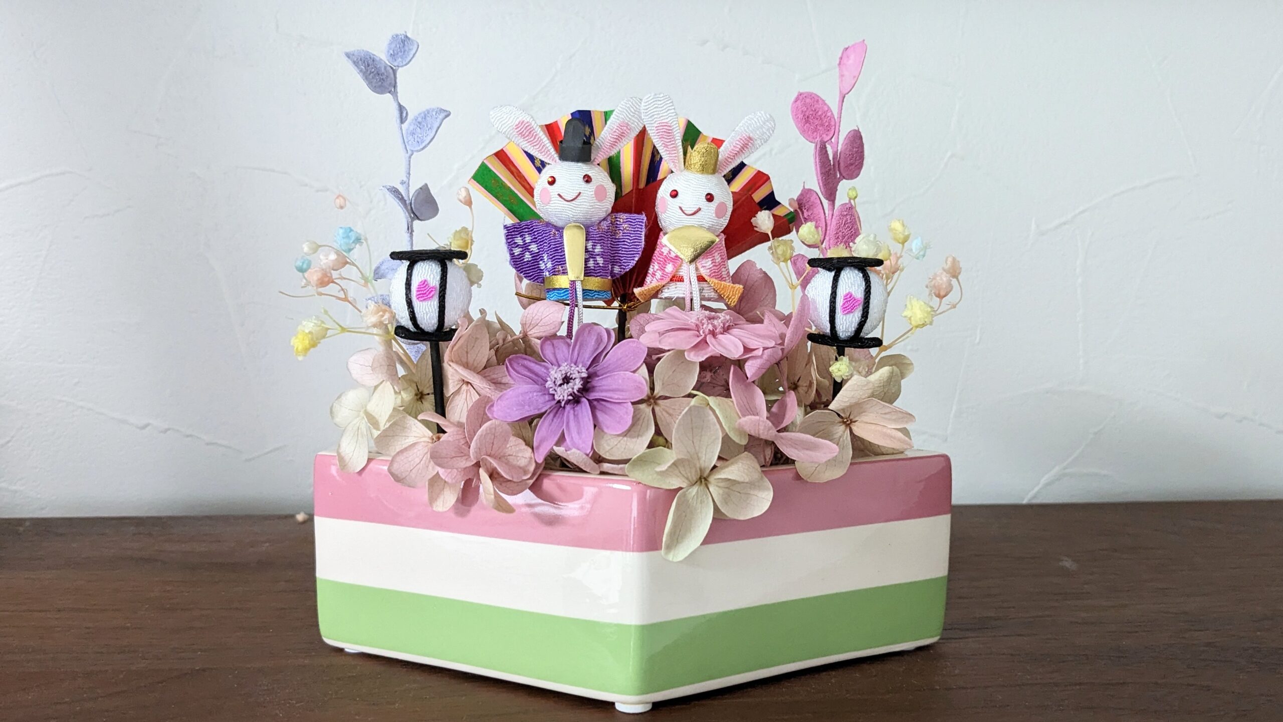 むぎデザイン工房 トピックス プリザーブドフラワー講座 ピンポンマムの雛祭りアレンジ