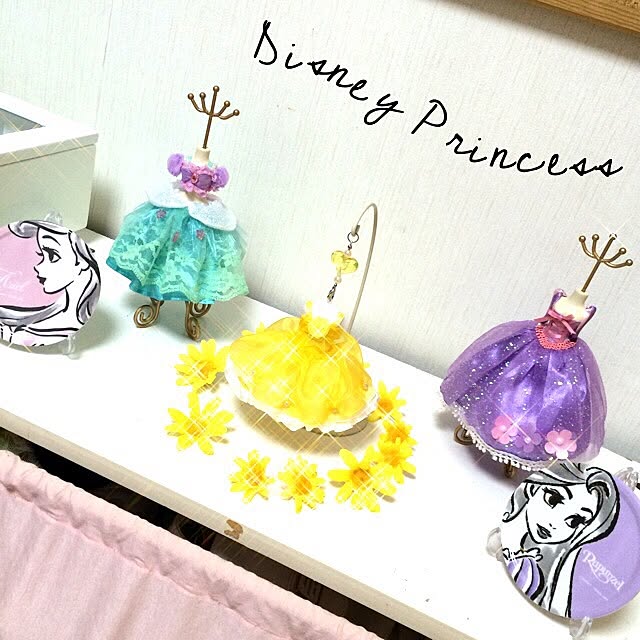 ダイソーのこれとこれで、あっという間に可愛いプリンセスの出来上がりー💗, 作り方は投稿に載せます！,ダイソーディズニープリンセスプリンセスお花紙お花紙アート女の子ママかわいい誕生日 誕生日飾り付け手作りガーランドイベント飾り壁面製作壁面飾りプリンセス好きイベントこどものいる暮らし育児を楽しむ子育て保育簡単女の子ベビー