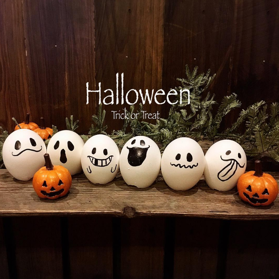 ハロウィンの吊るし飾り🎃👻 折り紙で風船作って、 繋げました🪡✨ とても可愛いので是非作ってみてください！10月製作 11月製作ハロウィンハロウィン製作 折り紙製作 折り紙 ハロウィン飾り 吊るし飾り