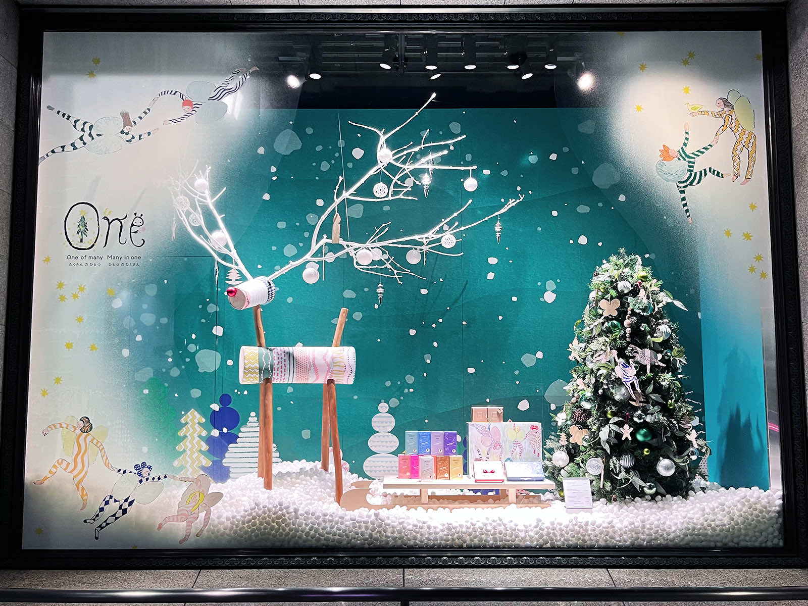 1,227 Christmas Show Window Stock Photos, High-Res Pictures, and Images -Getty Images