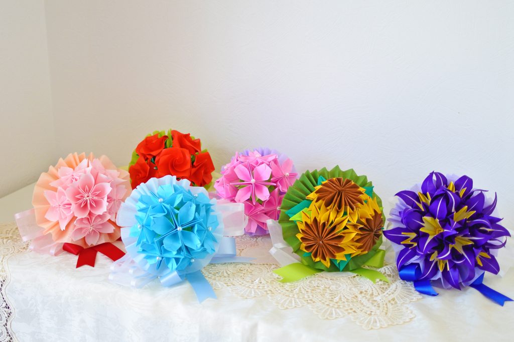 Amazon.co.jp: 中です折り紙 カーネーションの花束 お誕生日 プレゼントに添えて : 文房具・オフィス用品