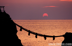 夫婦岩の間から日の出のチャンスです！海と日本PROJECT in 三重県