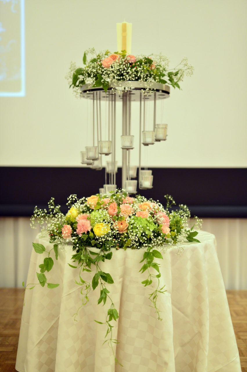 結婚式装花秋冬はくすみカラーがおしゃれ。季節感を取り入れたアイディア６選ARCH DAYS