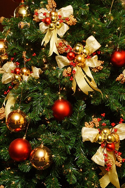 クリスマスツリーVer2のペーパークラフトが無料でダウンロード：肉の万世