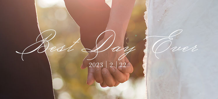 前撮り写真で手作りのアルバムを ・ ・ 本日ご紹介するのは @falcon_0420 さまの フォトブックです✨ ・ ・ 前撮りのお写真をプレミアムハード仕様のフォトブックに まとめて頂きました👀 ・ 見つめ合う新郎新婦さまと レースをあしらったウェディングドレスが とっても