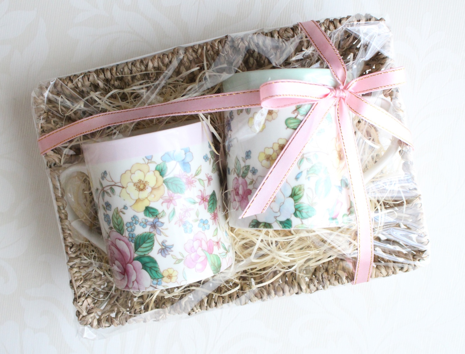 バスケット 丸型 持ち手付き 約 直径9×高さ14cm 小物入れ ラッピング収納 かご カゴ ワイヤーバスケット ディスプレイ 卓上 小物収納姫系 プレゼント かわいい 籠 バスケット収納 卓上収納 ワイヤー コスメ 文房具 飾りリビングート楽天市場店