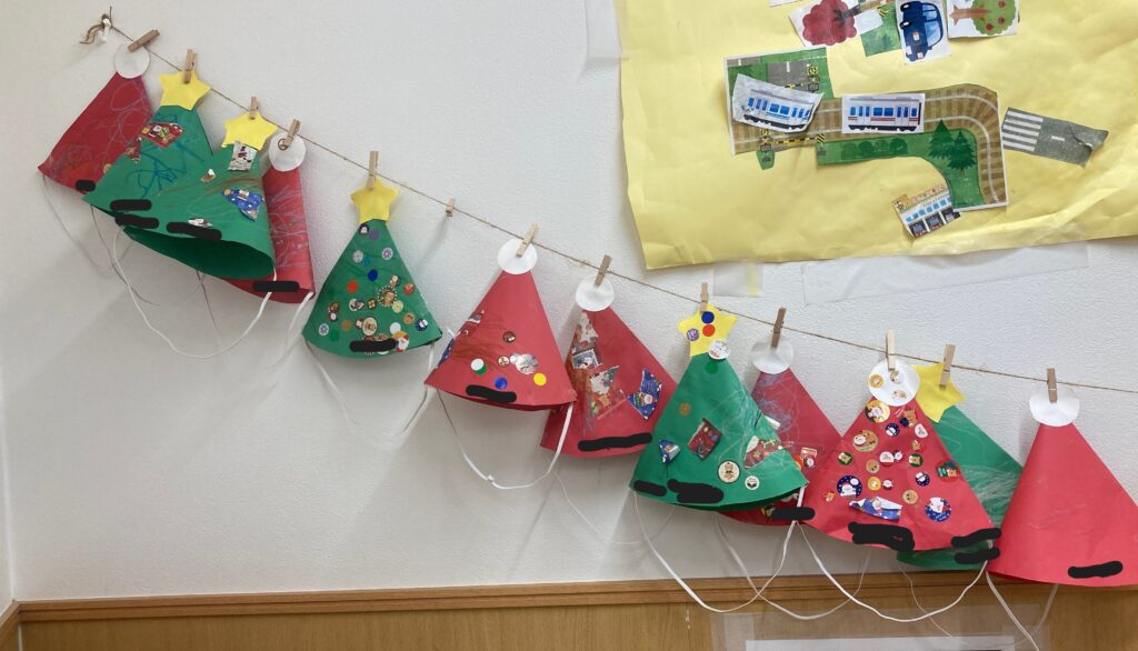 色画用紙で クリスマス帽子 を作ろう