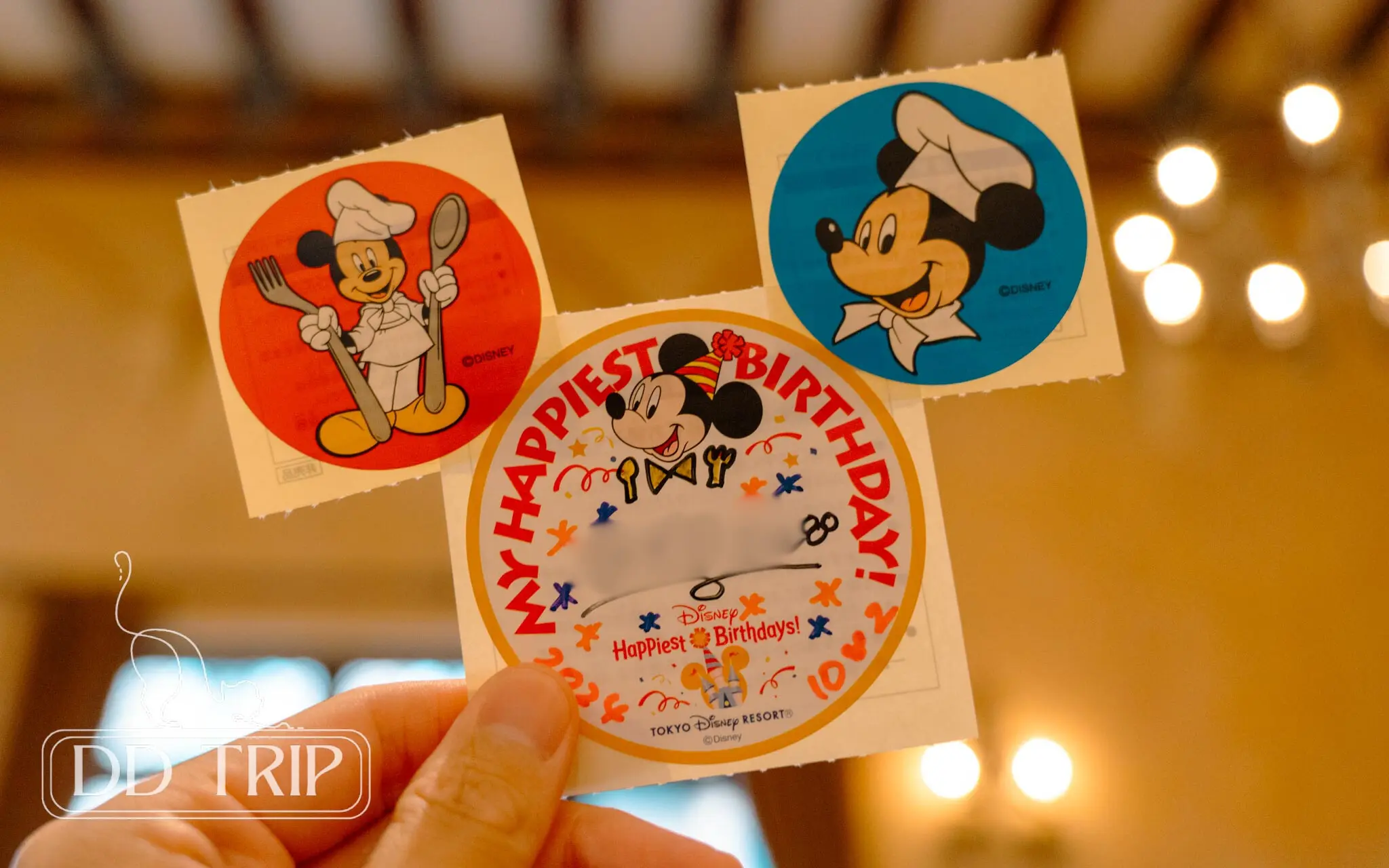 誕生日ディズニーレポ 誕生日シールの特典とは？もらい方も解説！ - 世界を旅するこじか