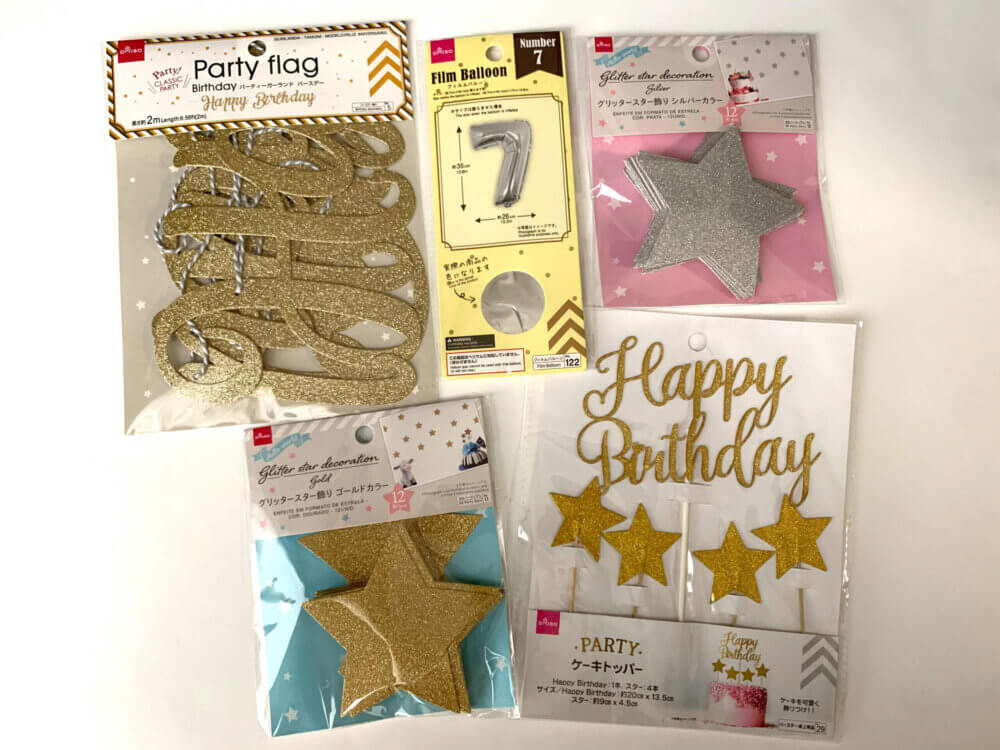 誕生日飾り付け100均セリアのアイテムも活用 おしゃれなくすみカラーのバルーンとペーパーフラワーで中学生娘のお祝いをしましたUCHIの平屋