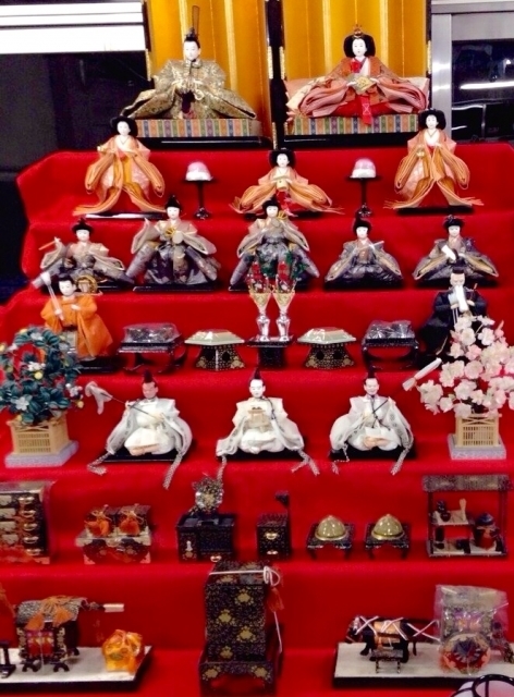 変わったお雛様 人と差を付けたいあなたへ。ありきたりでなくおしゃれな雛人形