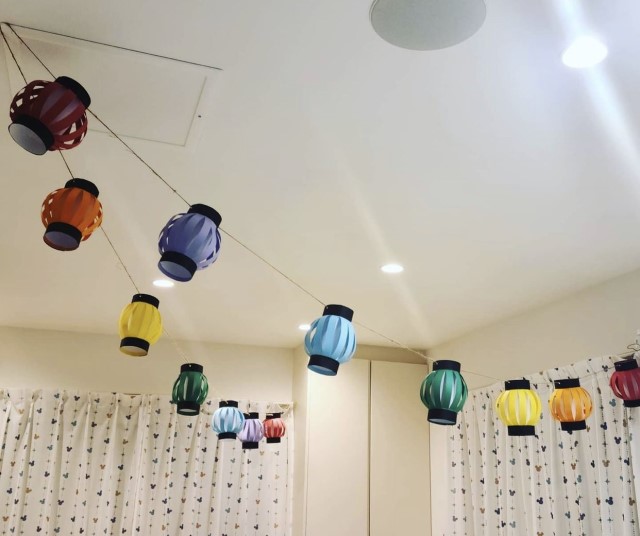 おうち縁日ごっこで楽しく遊ぼう！手作り紙コップ的当てゲームの楽しみ方