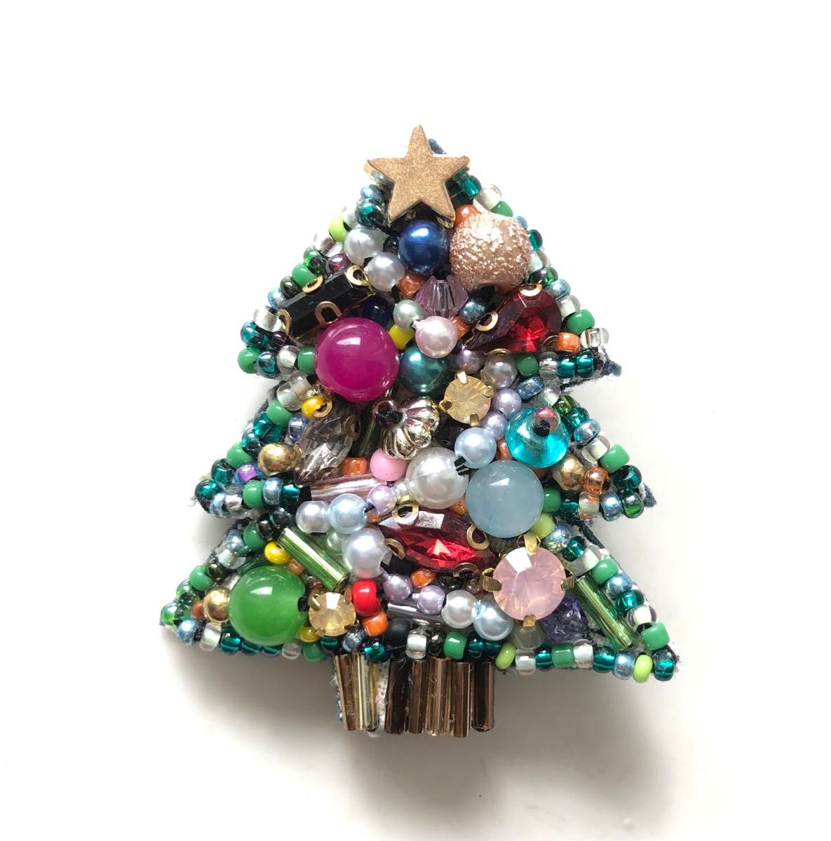 クリスマスモチーフ ビーズブローチ クリスマスオーナメントにも ビーズ刺繍のとても軽い星のブローチ