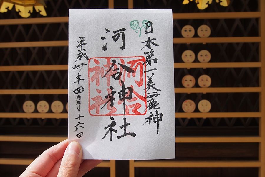 下鴨神社では5月1日より相生社と河合神社の特別御朱印を授与致します。 漫画家 池田理代子氏にイラストを、文字をMaayaWakasugi氏にお書き頂きました。 初穂料は1000円となります。下鴨神社賀茂御祖神社御朱印ベルばらベルサイユのばら河合神社相生社