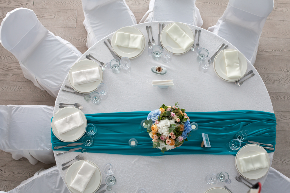 夏の結婚式はひまわりだけじゃない！夏婚におすすめの装花コーディネート10選！ 今週のスタスナ omotte magazine fromANNIVERSAIRE記念日にまつわるマガジン