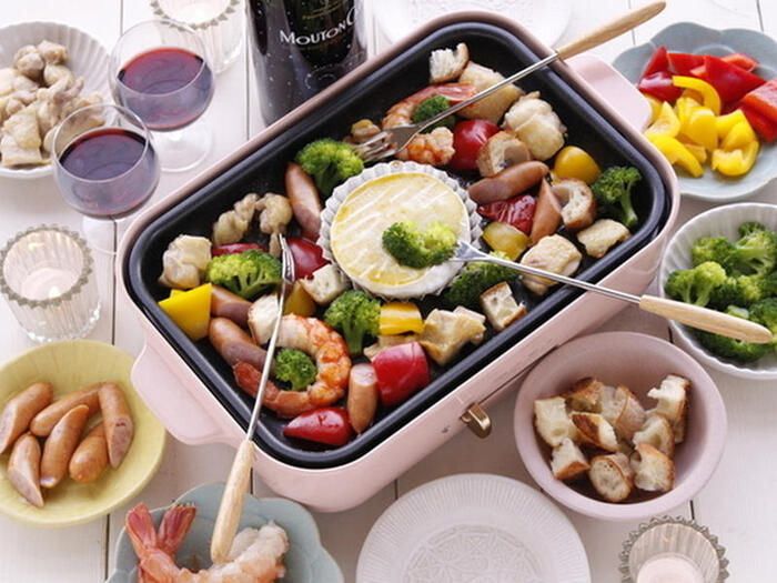 ホームパーティー当日にバタつかない献立のたて方️📝, 何作ろうかなーって考えるのも楽しいけど、いかに当日楽するかも大事よね✨️,とりあえずオーブン料理は突っ込んどけばいいからひとつほしいところ 笑 ,今回の構成だと⇒ラザニアはソース作る所まで前日にやっとく。あとはナムルやマリネ、焼き菓子なども前日までに作れるし、なんならシチューを煮込んでおくのもOK👌,