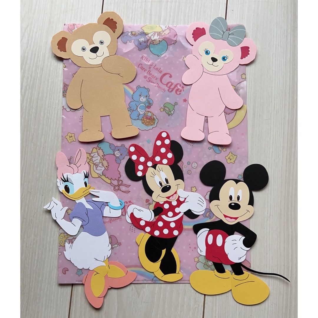 📌手作りメッセージカード 数年前に作ったバレンタインの メッセージカードです🎂💕 リボンは立体的して ミニーちゃんも全て画用紙で作成しました〜💕 オリジナルデザインなので 是非参考にしてみて下さい😎💕 素敵なバレンタインに なりますように✨保育士元保育士