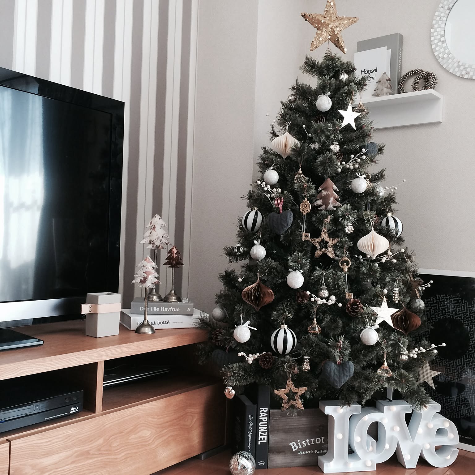 大人のクリスマスを演出♪シックでハイセンスなクリスマスデコ特集RoomClip mag暮らしとインテリアのwebマガジン