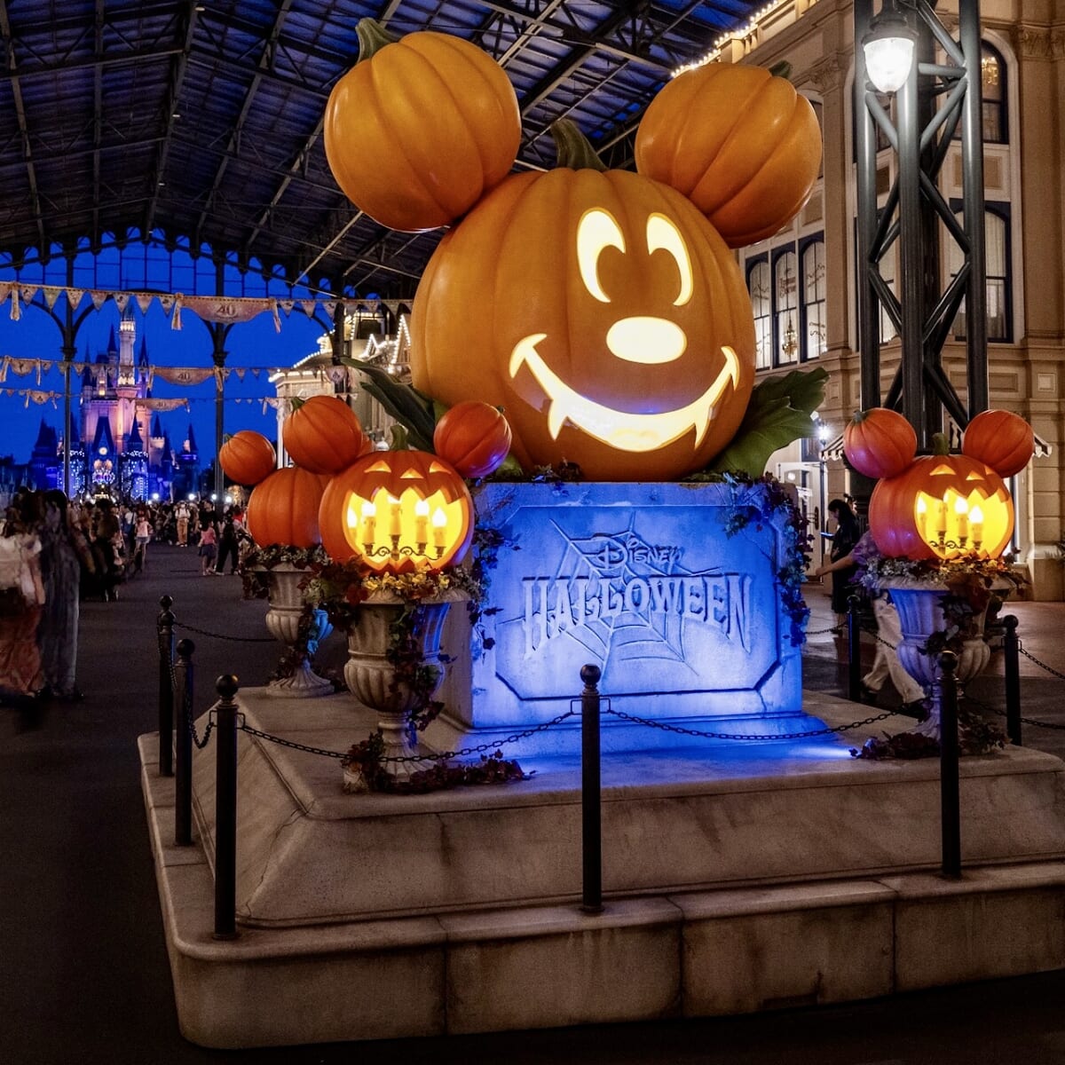 公式 東京ディズニーランドを彩る「ディズニー・ハロウィーン」のデコレーション♪東京ディズニーリゾート・ブログ東京ディズニーリゾート