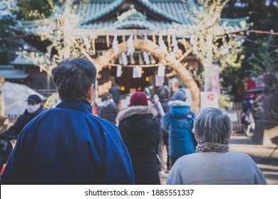 初詣の様子フリー写真素材