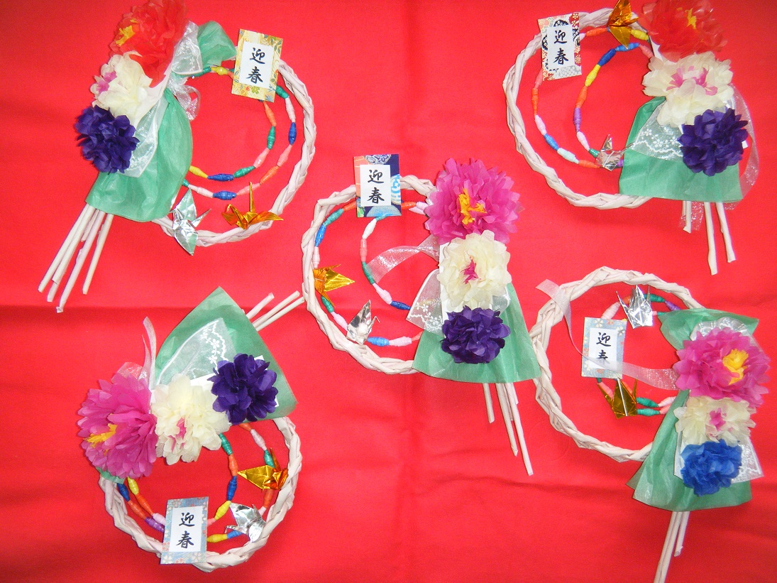 お正月飾り 羽子板折り紙や１００均材料で作る手作り正月飾りの作り方 子どもの自由研究 高齢者レクにも