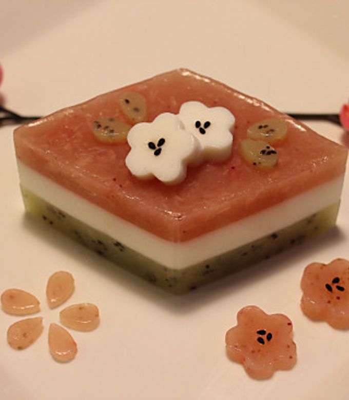 Amazon雛人形 菱餅 ひしもち 菱餅付き 菱餅台 R5-7 ひな道具 ひな人形 雛人形 雛道具 お道具 小道具 ひな祭り 海外へのお土産初節句 お祝い お雛様 日本伝統 日本文化 和風インテリア 日本土産 桃の節句 インテリア小物 ギフト プレゼント 段飾りひな道具おもちゃ