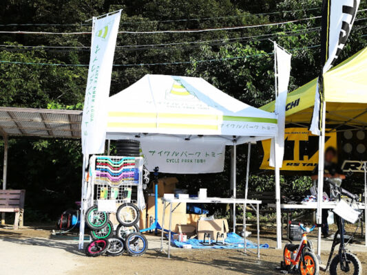 高級志向のおしゃれなイベントテント選び方のポイントイージーアップ