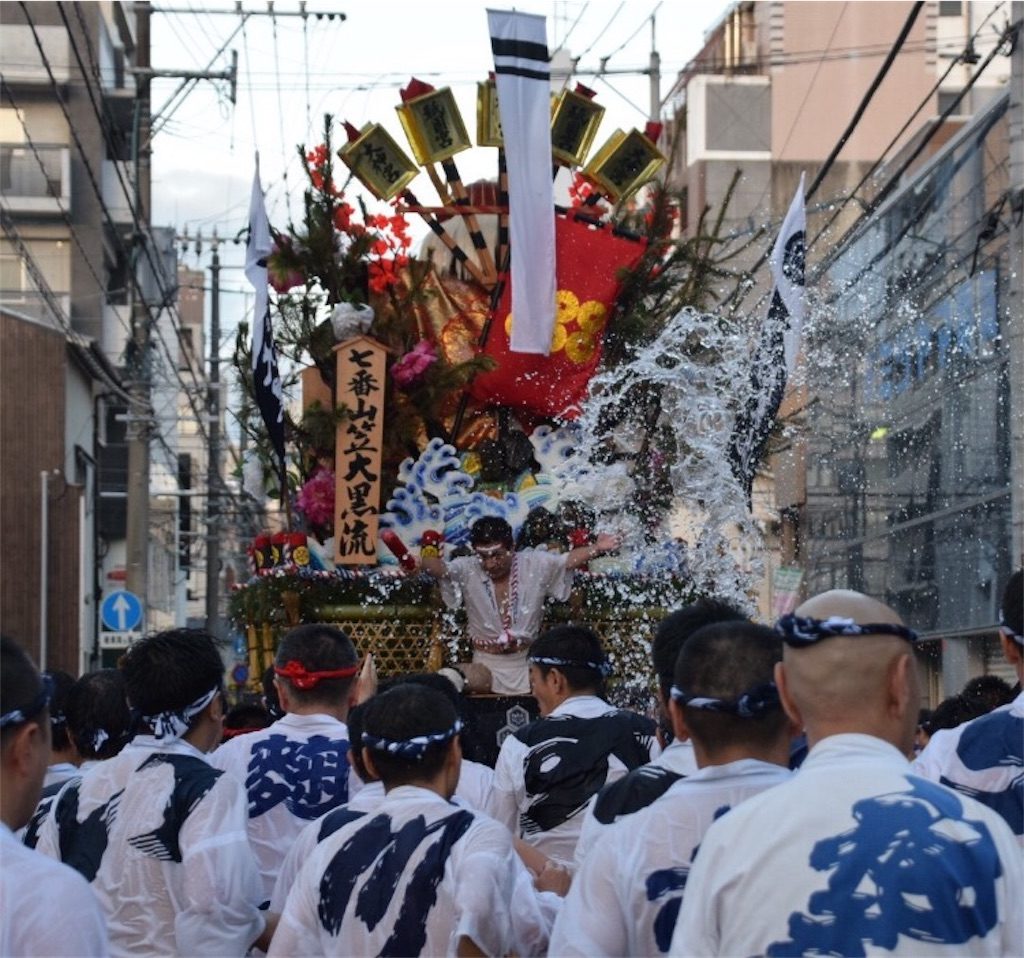 朝日新聞デジタル：熱気、駆け抜ける山 博多祇園山笠「追い山」 - ニュース特集