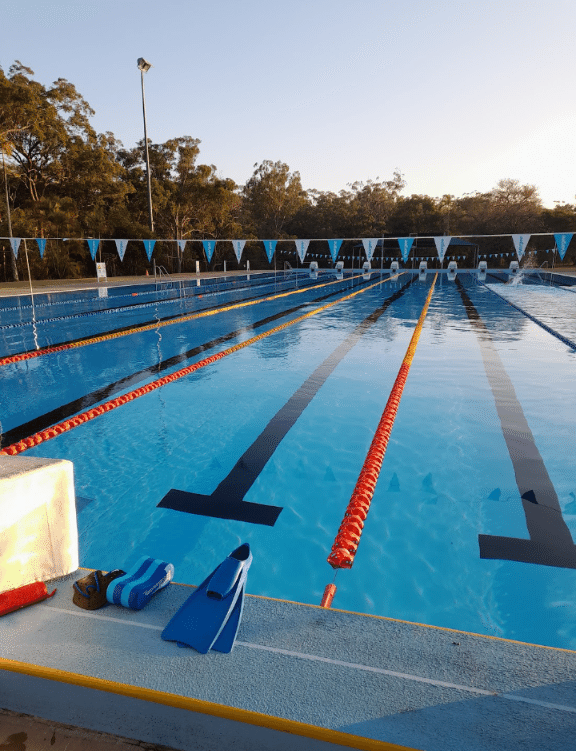 川遊び スポンジの棒『ヌードル』の使い方を紹介します。面白いよ＼ ^o^- YouTube