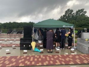 お墓参りは雨の日でも大丈夫？線香はどうする？水をかける意味ある？今日も一日一善