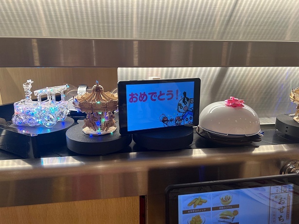 10歳の誕生日サプライズギフトボックス、現金用のハッピーバースデーマネーギフトボックス、男の子、女の子への10歳の誕生日プレゼント、誕生日パーティーデコレーション用品 35個のバッグ付き