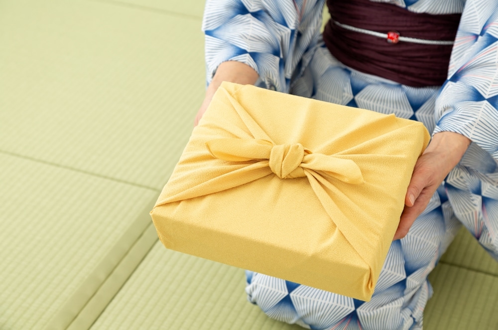 御中元 旬のフルーツギフト 7品 暑中見舞い 残暑見舞い お返し お祝い 内祝い 出産祝い 出産内祝い お誕生日祝い 果物詰め合わせフルーツ詰め合わせ お中元果物・暑中お見舞い果物・残暑見舞い果物。フルーツ詰め合わせ。メロン1玉・桃3玉・シャインマスカットぶどう1房