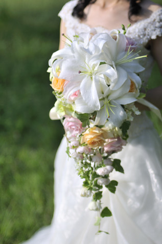 Amazon百合 ユリ 花束 ブーケ 造花 枯れない花 人工観葉植物 ドライフラワー フラワーアレンジメント インテリア 部屋 喫茶店 リビングテーブル台 置物 飾る 撮影道具 母の日 ギフト プレゼント おしゃれ造花 オンライン通販