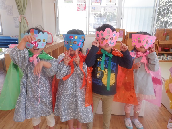 ハロウィン製作ー簡単バッグ お菓子入れ 画用紙で年齢別アレンジ紹介