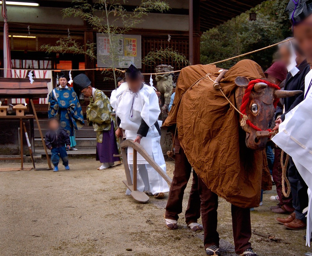おんだ祭り 日本一の奇祭と呼ばれる、五穀豊穣と子孫繁栄の祭り 飛鳥坐神社