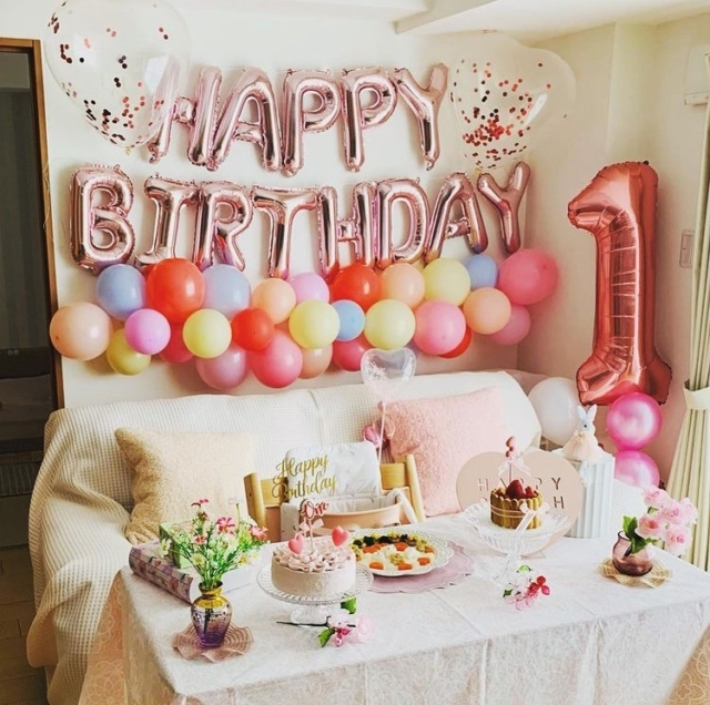 100 均 誕生日 ベッド 飾り付け 彼氏TikTok