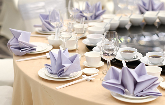 ほかと差がつく！結婚式のテーブルコーディネート「飾りナプキン」編