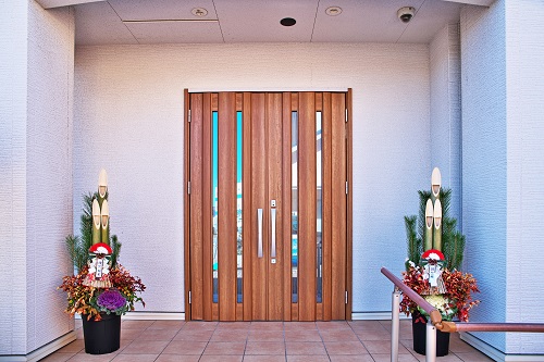 玄関などのお正月飾りの名前とは。いつまで飾るか、簡単な手作り方法など子育て情報メディア「KIDSNA STYLE」