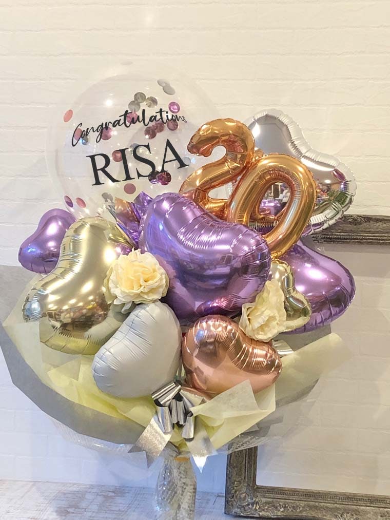 ハートバルーン＆ホワイトローズのアレンジメント ブーケ型 コンフェッティ入り膨らませてお届け花束 ギフト お祝い 子供 花 女性向け誕生日祝い 風船 クリアラッピング バルーンギフト 長期保存 入学祝い 卒業祝い 発表会 バルーン電報 リトルレモネード