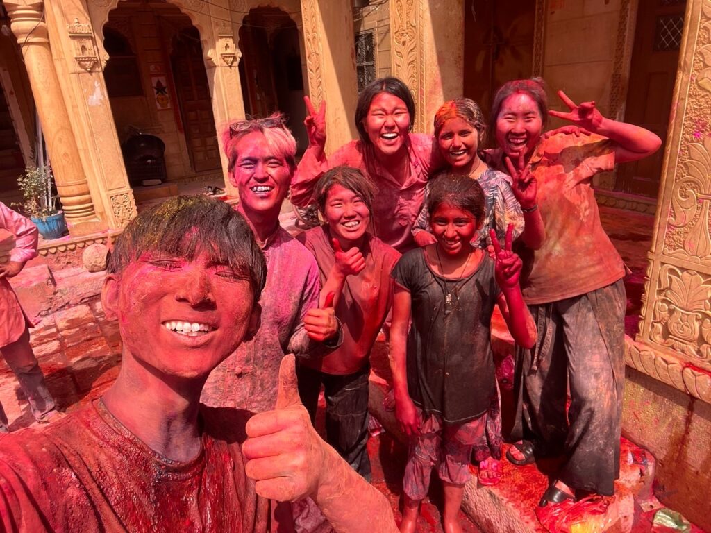 インドのカラフルな春の祭典ホーリー祭の歴史と魅力・注意点を徹底解説Bharat Hub