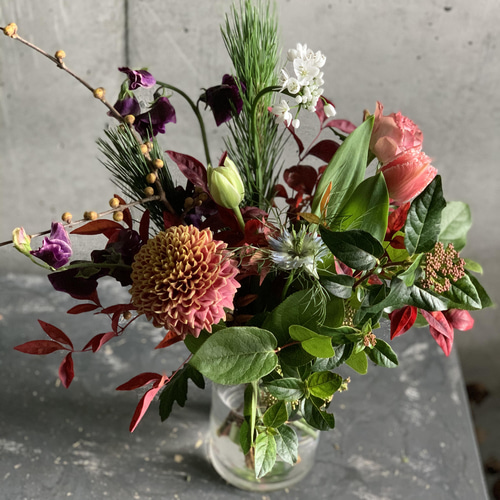 自作の竹製花器に正月の花を生ける: 鰍工房 手作り小品工芸 工作日記