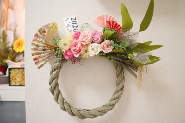 お正月飾りを手作り！しめ縄を100均 ダイソー・セリア 材料でおしゃれな花リースにする簡単な方法 - 100均✖Sweetsレシピ‼