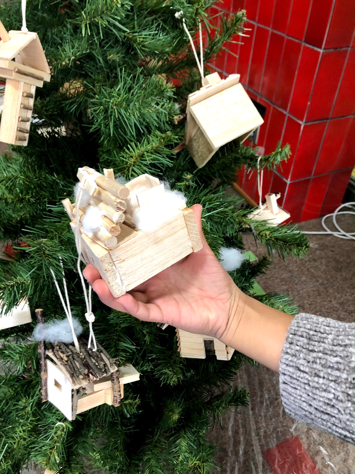 サンタのお家のクリスマスツリーiichi 日々の暮らしを心地よくするハンドメイドやアンティークのマーケットプレイス