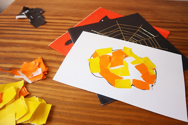 ハロウィンにしてみました🎃チラシを使ったちぎり絵です。エンゼルPLUS by 森永製菓